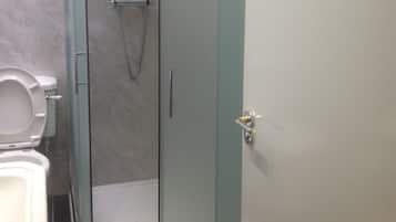 Standard Double or Twin Room, Ensuite (Attic Room ) | Bathroom