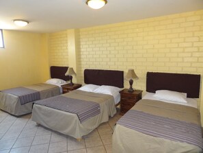 خزنة داخل الغرفة وواي فاي مجانًا وتسهيلات لدخول الكراسي المتحركة