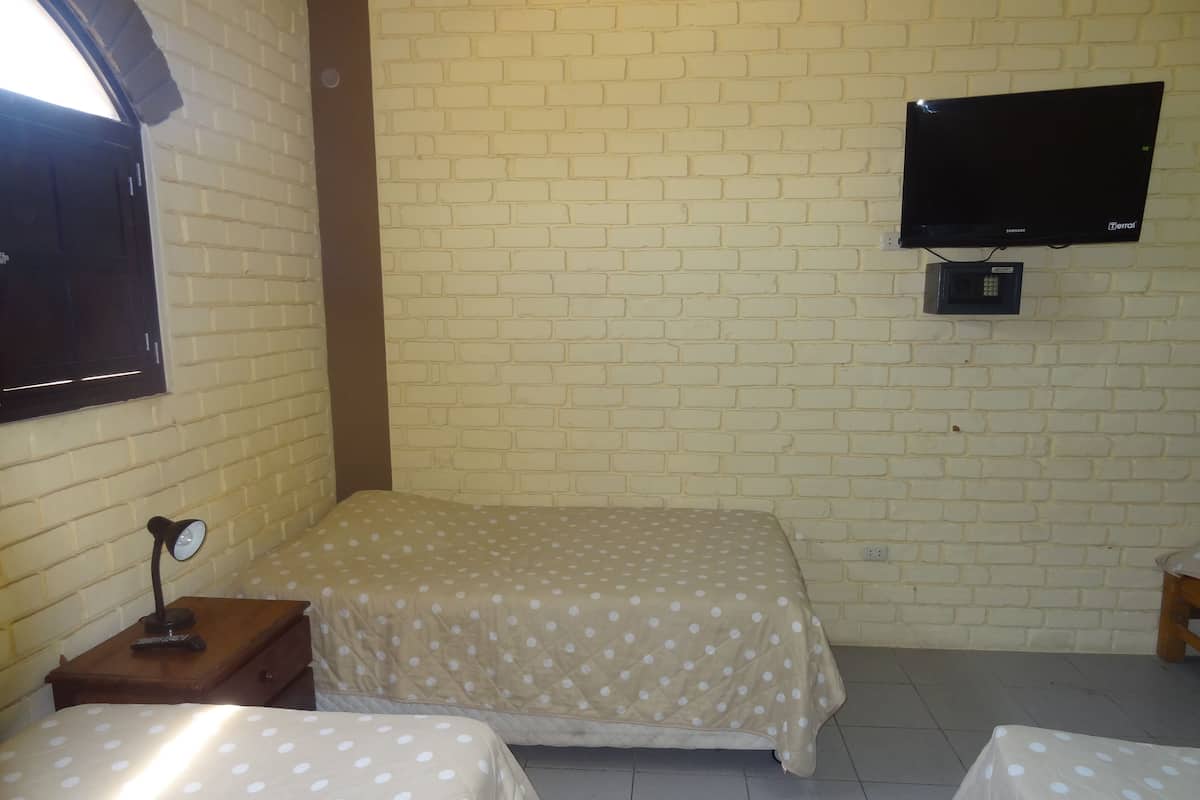 Chambre Triple Supérieure | Coffres-forts dans les chambres, Wi-Fi gratuit