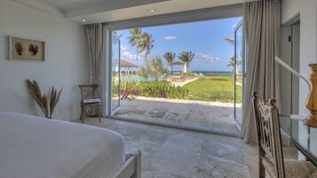 Caja de seguridad en la habitación y cortinas blackout