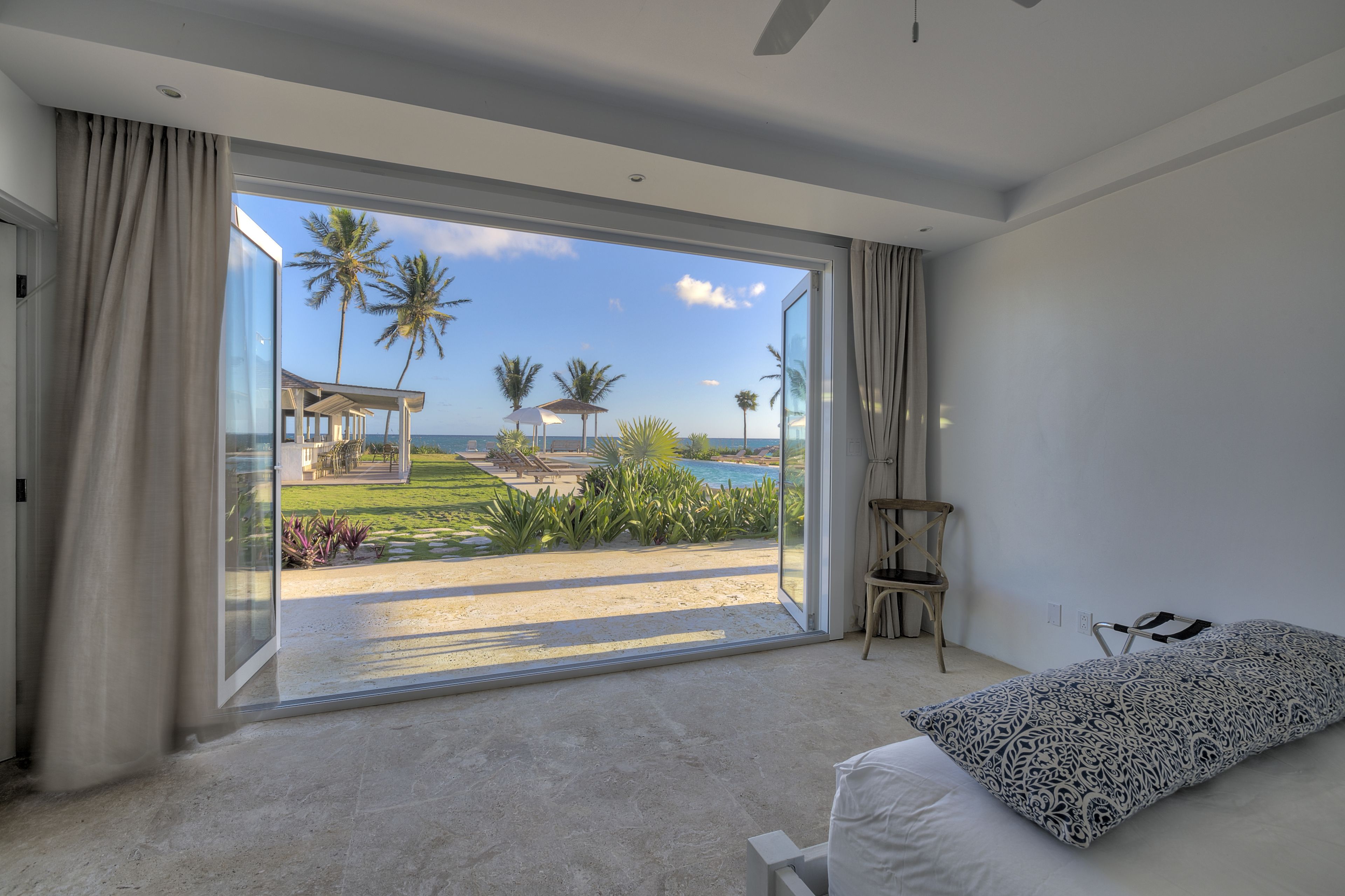 Caja de seguridad en la habitación y cortinas blackout 