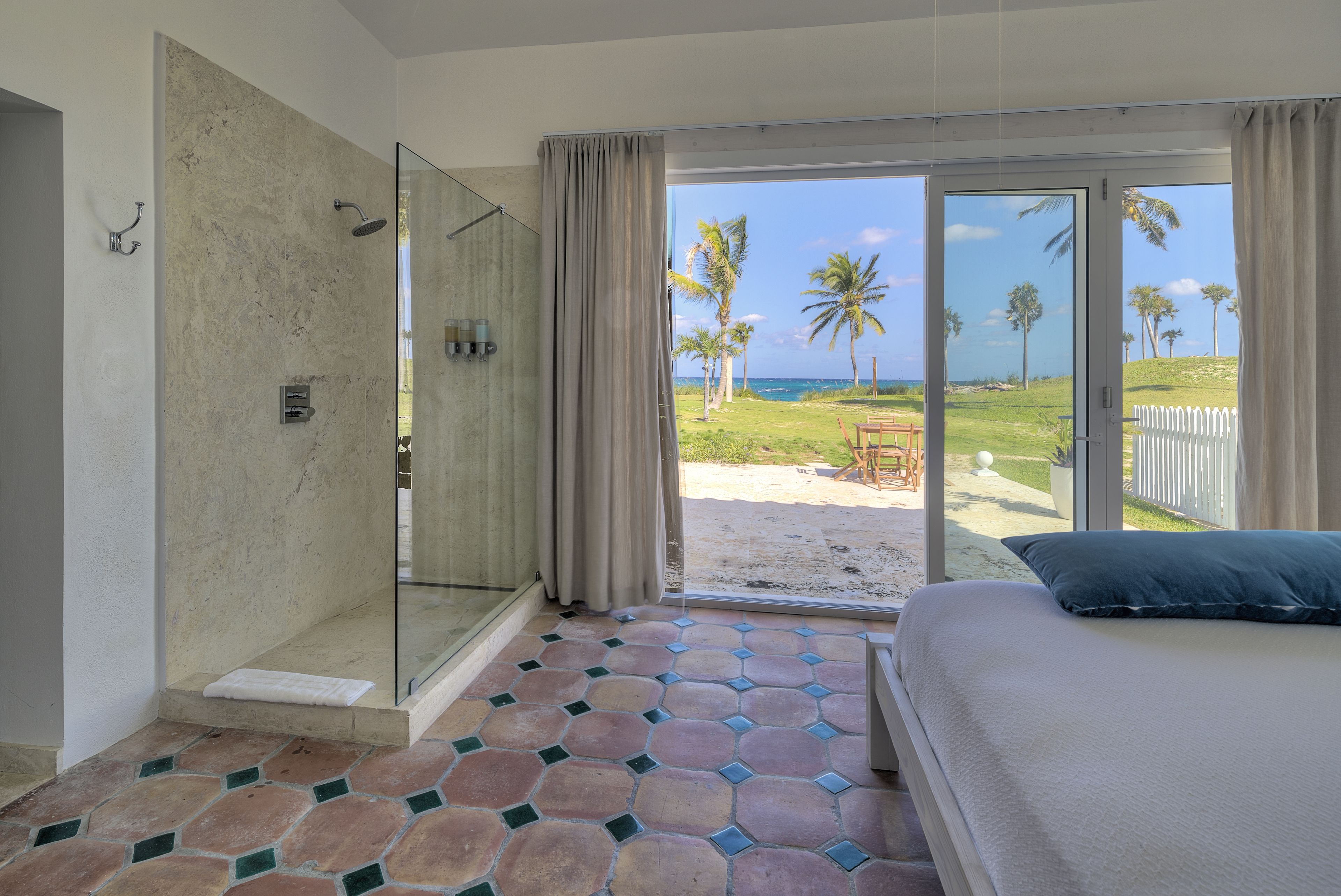 Habitación, 1 cama King size, vista al océano | Regadera en el baño