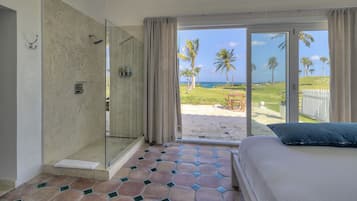 Habitación, 1 cama King size, vista al océano | Regadera en el baño