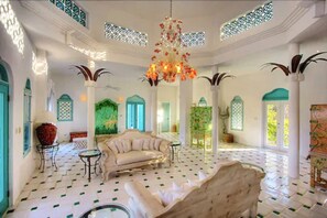 ロビーラウンジ