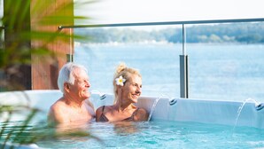 A couple in a hot tub with a view of the sea. - Ana Mandara Luxury Retreat (Port Macquarie)