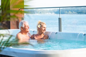 Deluxe King Spa with Garden View | Outdoor spa tub - Ana Mandara Luxury Retreat (Port Macquarie)