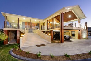 Interior entrance - Ana Mandara Luxury Retreat (Port Macquarie)