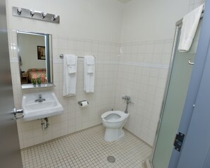 Standard Suite, 1 King Bed | Bathroom