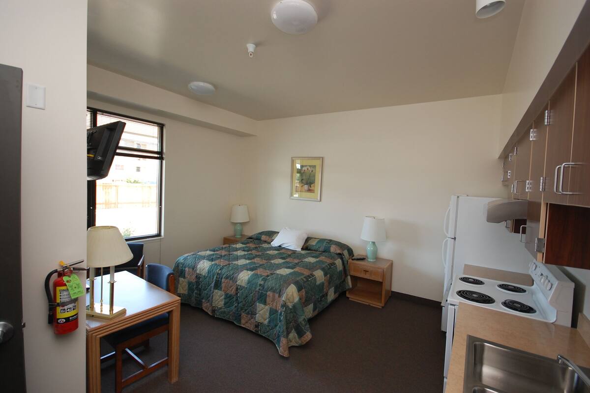 Standard Suite, 1 King Bed