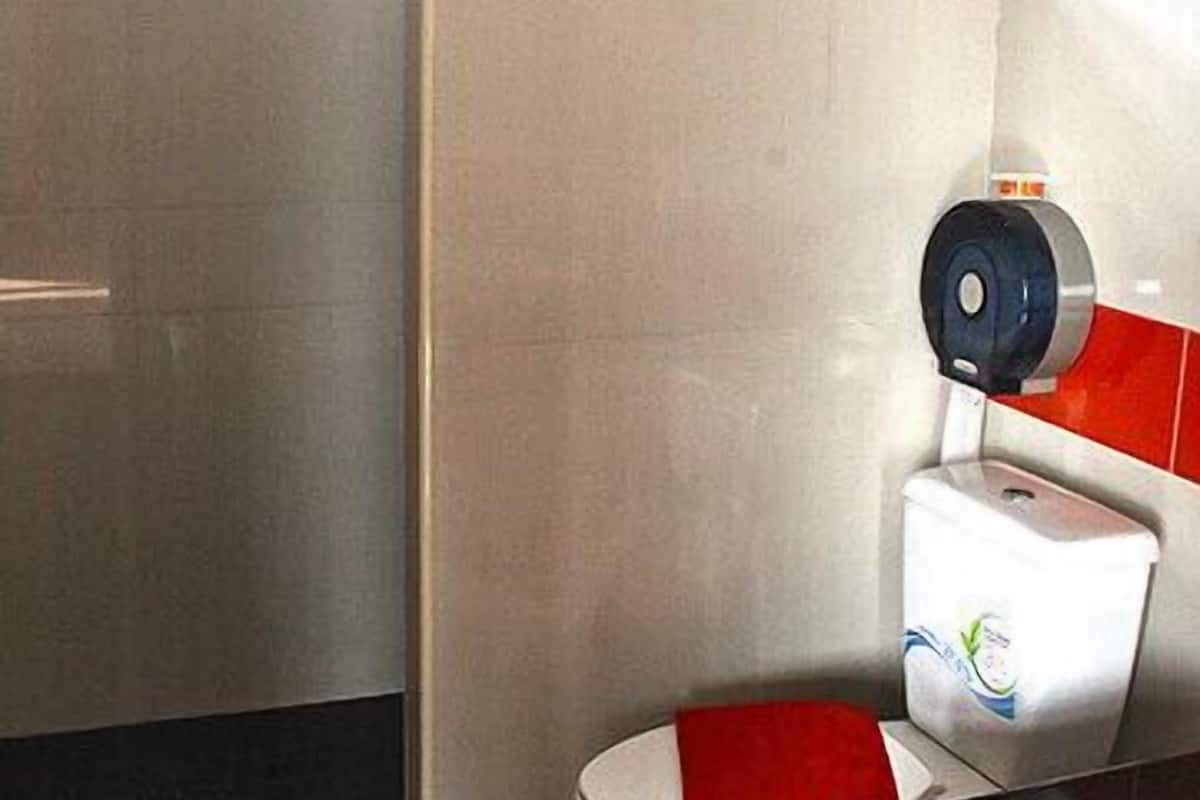 superior room | bathroom | shower, free toiletries, towels