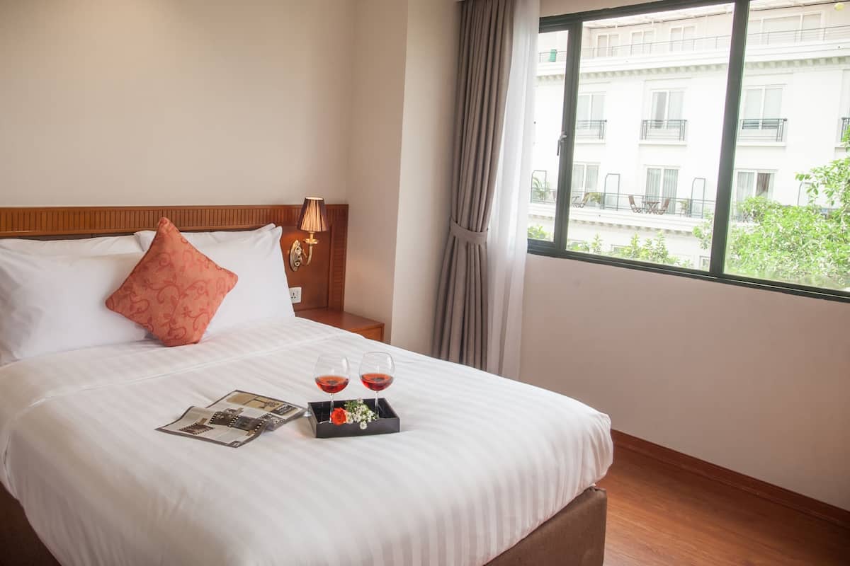 1 bedroom, pillowtop beds, minibar, in-room safe