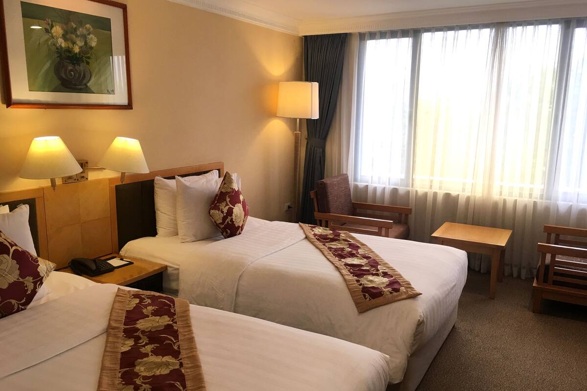 Habitació Deluxe, vistes a la ciutat | Matalassos amb encoixinament addicional i minibar 