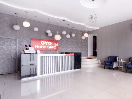 Reception. Hotel O SMC Alam Avenue