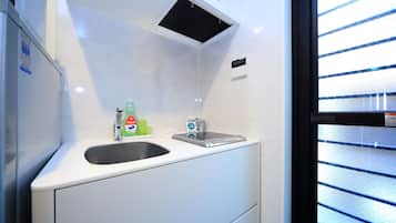Fridge, microwave, stovetop, electric kettle
