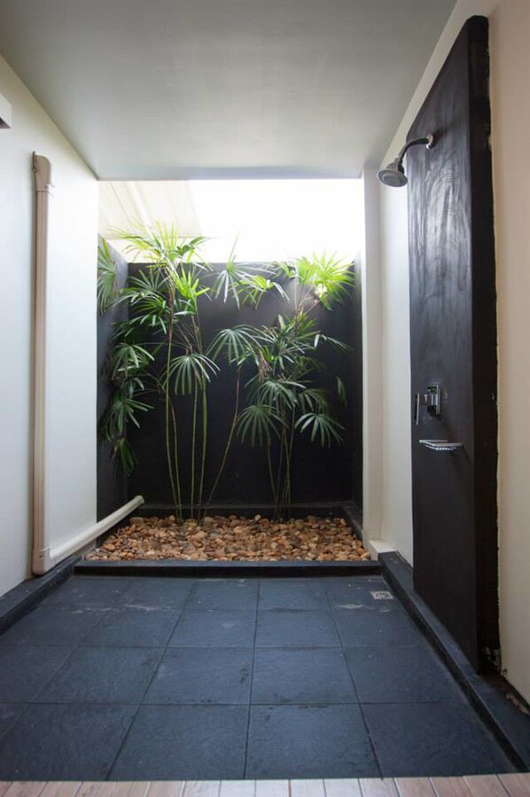 Bathroom shower - Baan Kula Mahasarakham (Maha Sarakham)