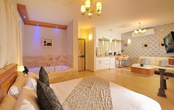 Suite Mewah | Meja kerja, setrika/meja setrika, dan tempat tidur lipat/tambahan