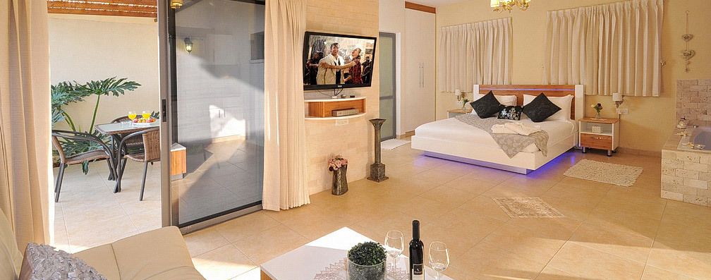 Luxury Suite | Desk, iron/ironing board, rollaway beds, free WiFi