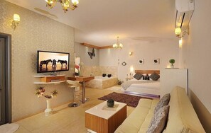 Deluxe Suite | Living area | Flat-screen TV - Paradise in the Heights (Had Nes)