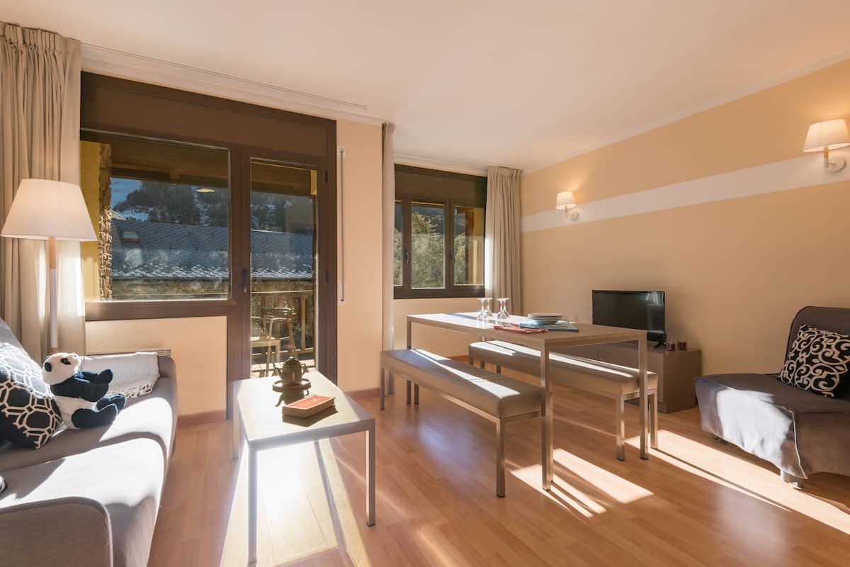 Standard Apartment, 1 Bedroom | Living room | Flat-screen TV