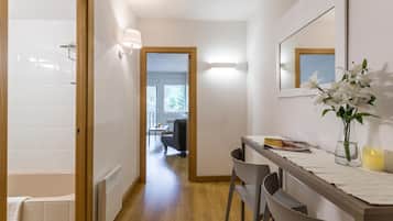 Studio | Blackout drapes, iron/ironing board, cribs/infant beds, free WiFi