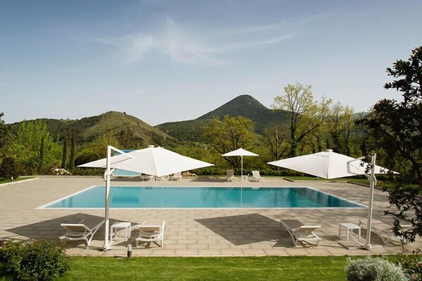 Seasonal outdoor pool, open 9 AM to 7 PM, pool umbrellas, pool loungers