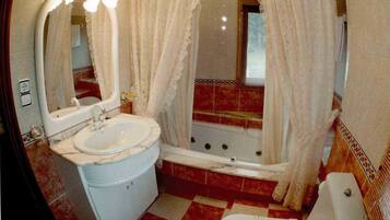 Suite, bañera de hidromasaje | Bañera de hidromasaje