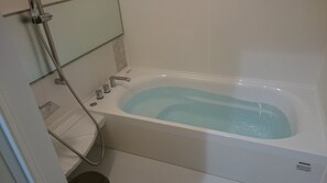 Chocolate House (1 Double Bed + 2 Japanese Futons) | Bathroom | Separate tub and shower, deep soaking tub, free toiletries, hair dryer - Ryu-a (Nakijin)