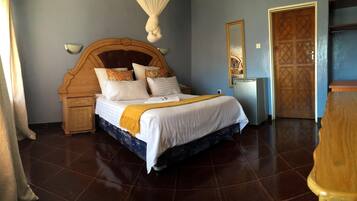 Meja kerja dan Wi-Fi gratis