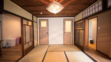 1 bedroom, desk, iron/ironing board, free WiFi