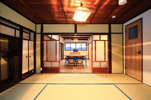 Whole House | 1 bedroom, desk, iron/ironing board, free WiFi - COTO Fushimi Inari 1 (Kyoto)
