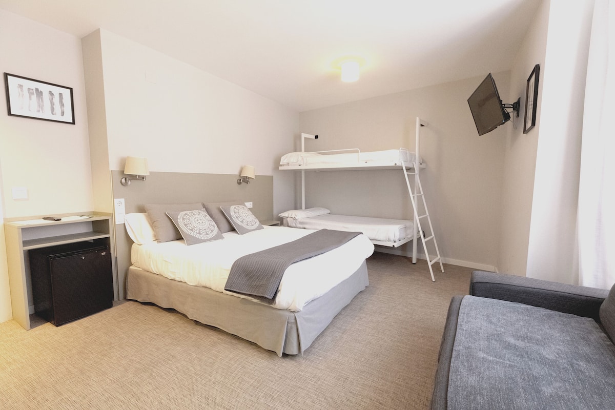Family Suite Premium | 房內夾萬、遮光窗簾/窗簾、免費 Wi-Fi、床單