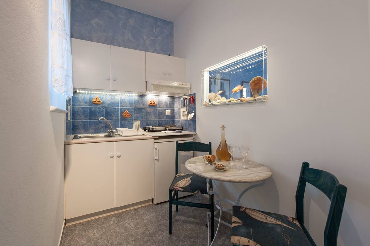 apartment, 2 bedrooms, partial sea view | private kitchen | fridge, stovetop, coffee/tea maker, electric kettle