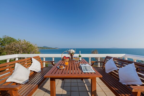 3 Bedrooms Villa | Beach/ocean view