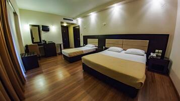 Triple Room | In-room safe, desk, soundproofing, cribs (free)