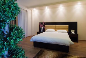 In-room safe, desk, soundproofing, free cribs/infant beds - Giotis Boutique Hotel (Ioannina)