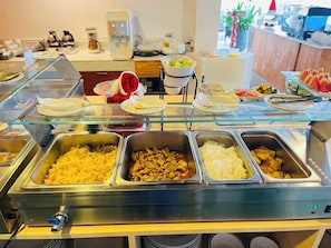 Daily cooked-to-order breakfast (THB 450 per person)