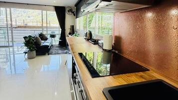 Deluxe Studio | In-room safe, individually decorated, individually furnished, desk