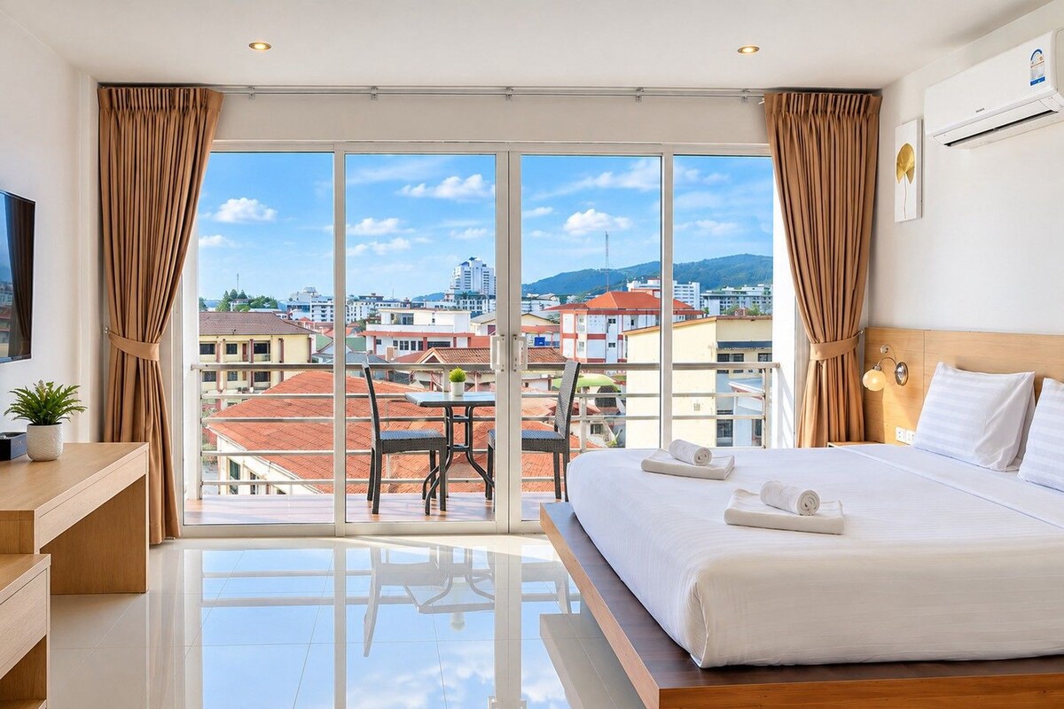 Quarto superior, 1 quarto, sacada | Cofres nos quartos, escrivaninha, espaço de trabalho para notebook