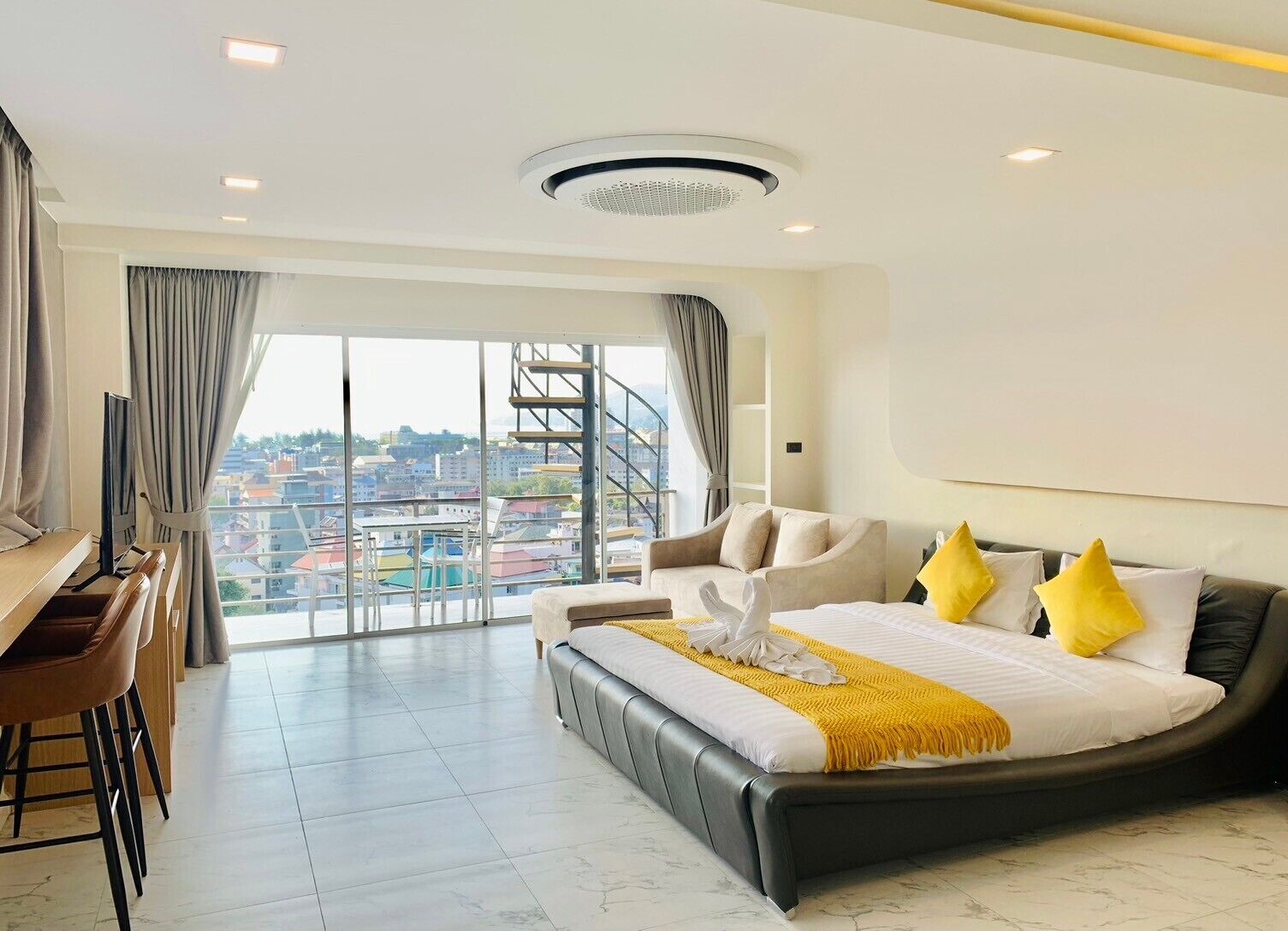 Caja fuerte, decoración individual, mobiliario individual y escritorio