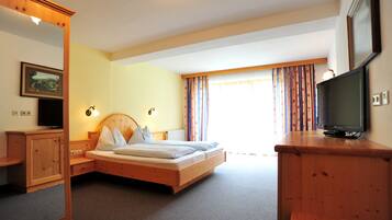 In-room safe, desk, soundproofing, free cribs/infant beds