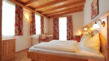 Comfort Double Room, 1 Bedroom | In-room safe, desk, soundproofing, free cribs/infant beds
