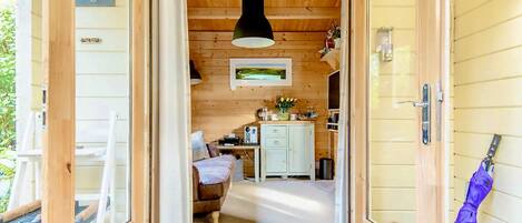 Luxury Apartment, Ensuite, Garden View | Lobby