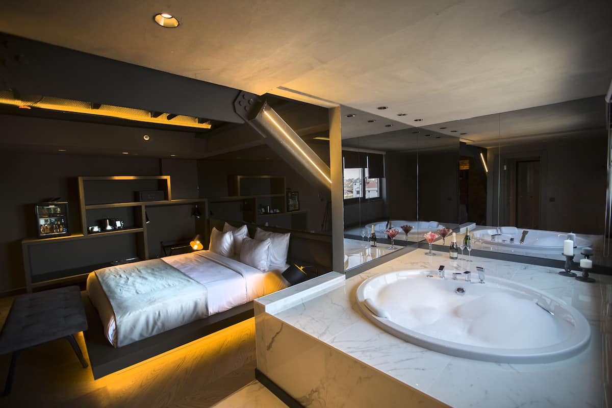 Suite Junior, idromassaggio | 1 camera, minibar, una cassaforte in camera, insonorizzazione