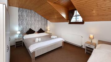 Escritorio, tabla de planchar con plancha y cunas