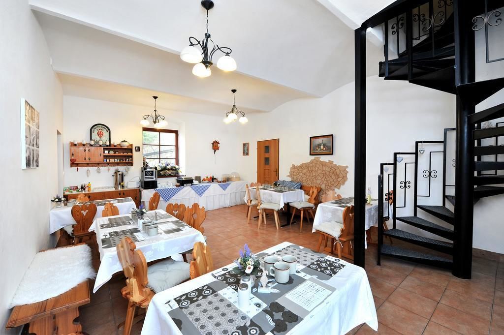 每日供應吃到飽早餐 (每人 EUR5.00)