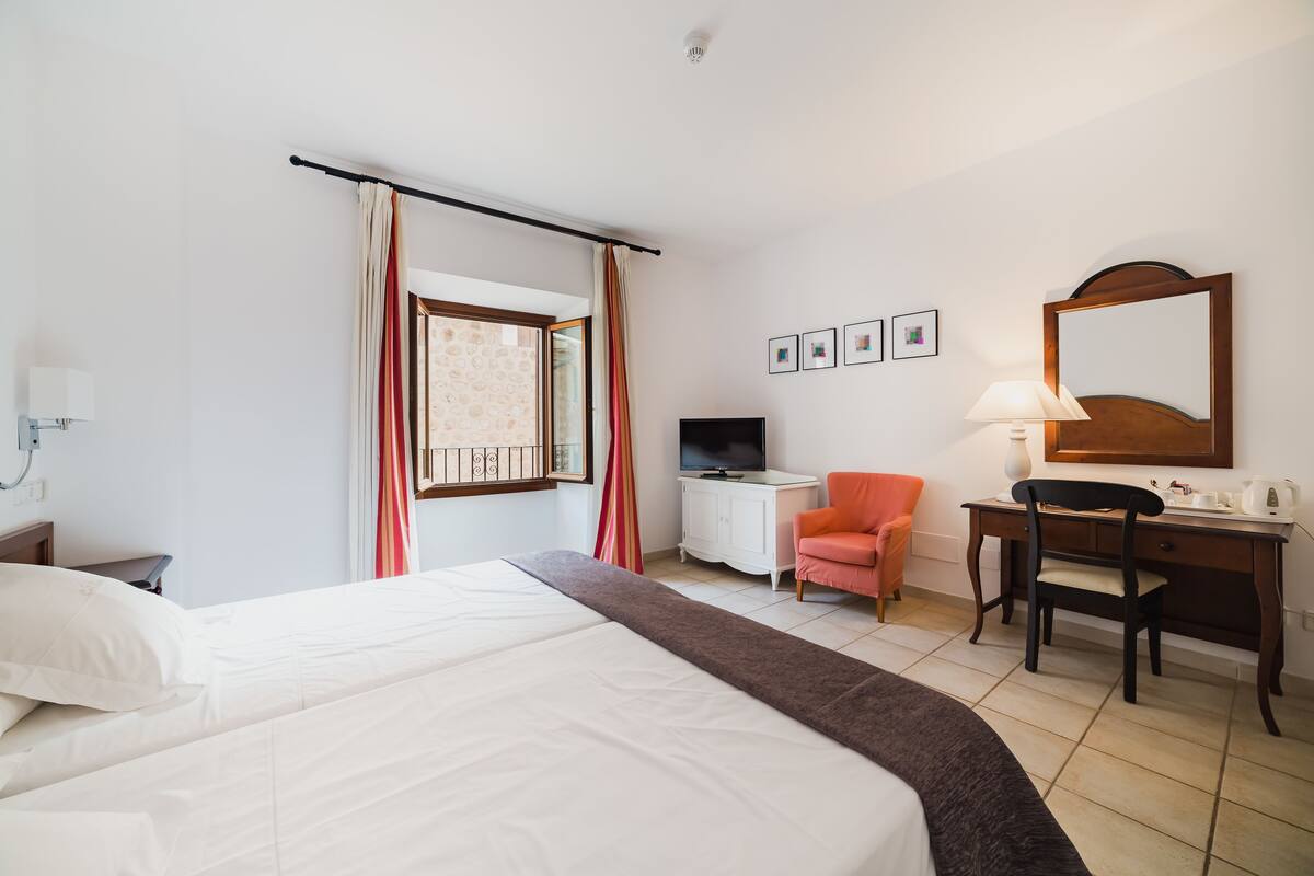 Economy Room, 1 King Bed