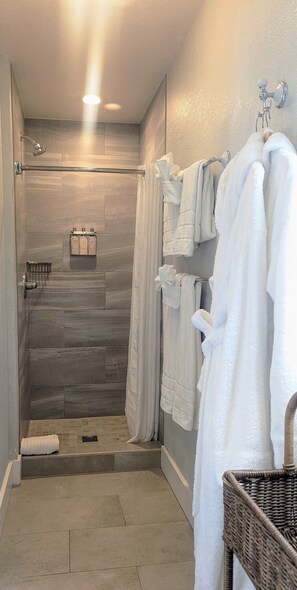 Room (Grand Bahama) | Bathroom | Shower, designer toiletries, hair dryer, slippers - Capitola Hotel (Capitola)