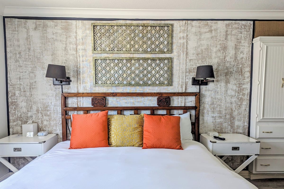 Room (Bonaire) | Frette Italian sheets, premium bedding, iron/ironing board, free WiFi
