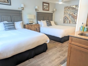 Frette Italian sheets, premium bedding, iron/ironing board, free WiFi - Capitola Hotel (Capitola)