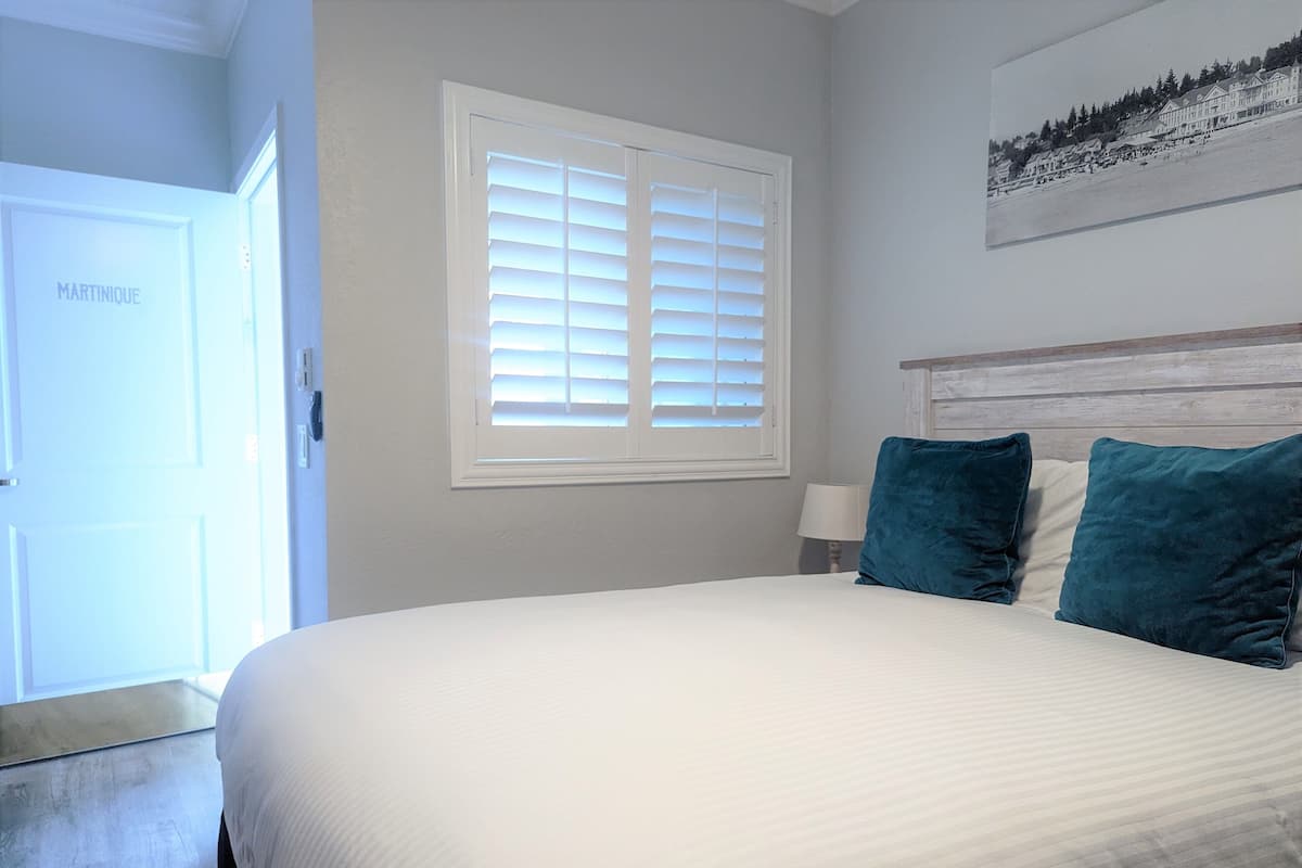 Room (Martinique) | Frette Italian sheets, premium bedding, iron/ironing board, free WiFi